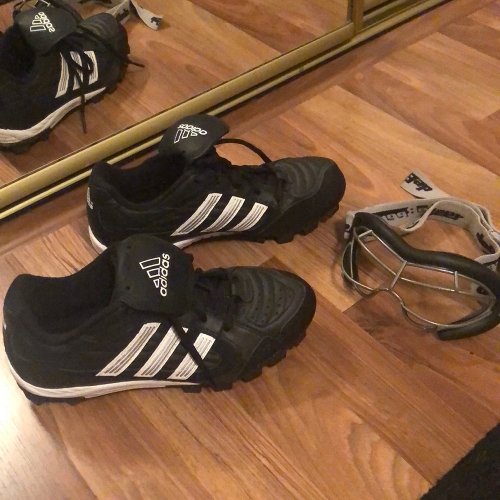 Size 7 women’s cleats, with lacrosse facemask